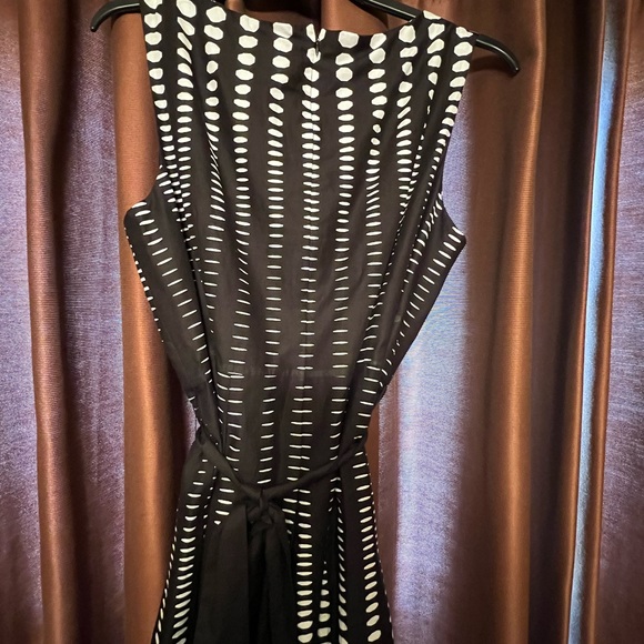 ANNE KLEIN NWT Black/White Sleeveless Fit And Flare Dot Print Dress Tie Waist - Picture 6 of 9